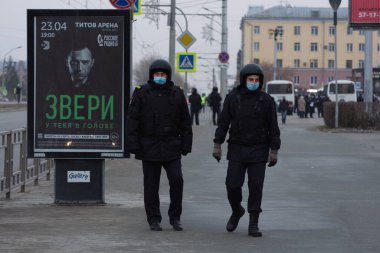 Barnaul, Rusya-21 Nisan 2021. Muhalefetteki siyasetçi Alexei Navalny 'ye destek için gösterilere darbe