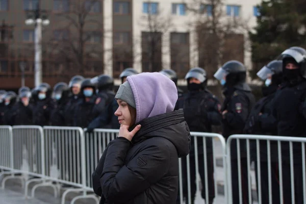2021年4月21日 ロシア バルナウル 野党政治家アレクセイ ナヴァルニーを支援するデモの弾圧 — ストック写真