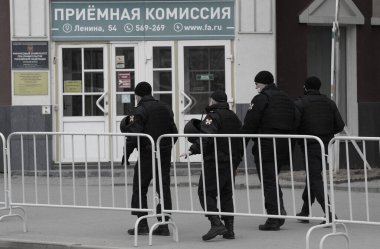 Barnaul, Rusya-21 Nisan 2021. Muhalefetteki siyasetçi Alexei Navalny 'ye destek için gösterilere darbe