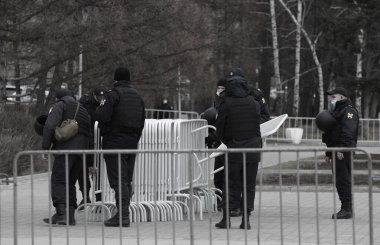 Barnaul, Rusya-21 Nisan 2021. Muhalefetteki siyasetçi Alexei Navalny 'ye destek için gösterilere darbe