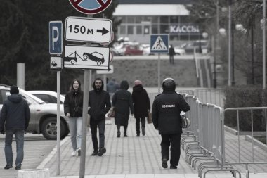 Barnaul, Rusya-21 Nisan 2021. Muhalefetteki siyasetçi Alexei Navalny 'ye destek için gösterilere darbe
