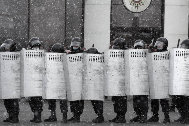 Barnaul, Rusya-21 Nisan 2021. Muhalefetteki siyasetçi Alexei Navalny 'ye destek için gösterilere darbe