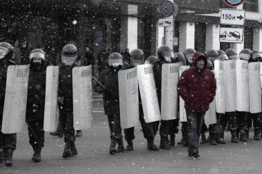 Barnaul, Rusya-21 Nisan 2021. Muhalefetteki siyasetçi Alexei Navalny 'ye destek için gösterilere darbe