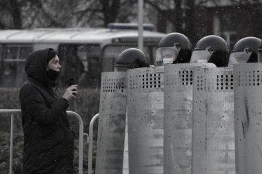 Barnaul, Rusya-21 Nisan 2021. Muhalefetteki siyasetçi Alexei Navalny 'ye destek için gösterilere darbe