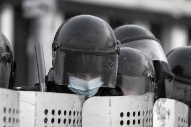 Barnaul, Rusya-21 Nisan 2021. Muhalefetteki siyasetçi Alexei Navalny 'ye destek için gösterilere darbe