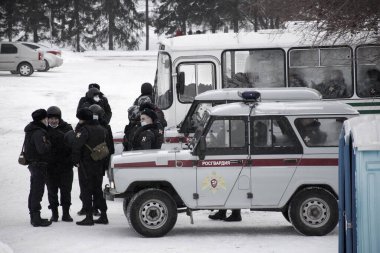 Barnaul, Rusya-23 Ocak 2021. Muhalefetteki siyasetçi Alexei Navalny 'ye destek için gösterilere darbe