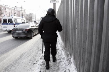 Barnaul, Rusya-23 Ocak 2021. Muhalefetteki siyasetçi Alexei Navalny 'ye destek için gösterilere darbe