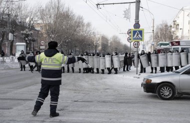 Barnaul, Rusya-23 Ocak 2021. Muhalefetteki siyasetçi Alexei Navalny 'ye destek için gösterilere darbe