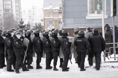 Barnaul, Rusya-23 Ocak 2021. Muhalefetteki siyasetçi Alexei Navalny 'ye destek için gösterilere darbe