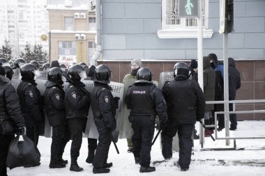 Barnaul, Rusya-23 Ocak 2021. Muhalefetteki siyasetçi Alexei Navalny 'ye destek için gösterilere darbe