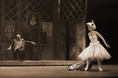 Barnaul, Rusya-30 Ağustos 2020. Tiyatro oyuncuları 