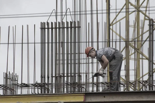 Rusya Barnaul Temmuz 2021 Şçiler Inşaatçılar Betondan Yapılmış Bir Konut — Stok fotoğraf