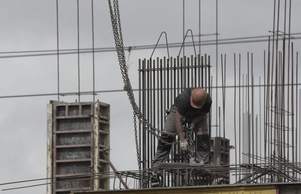 Rusya Barnaul Temmuz 2021 Şçiler Inşaatçılar Betondan Yapılmış Bir Konut — Stok fotoğraf