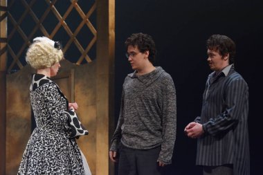 Barnaul, Rusya-30 Ağustos 2020. Tiyatro oyuncuları 