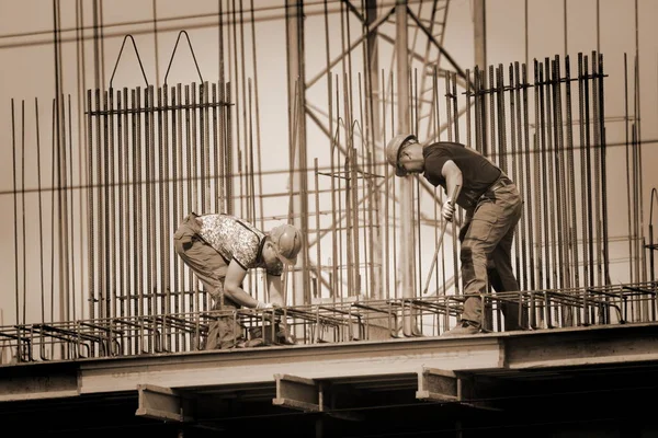 Rusia Barnaul Julio 2021 Los Trabajadores Están Construyendo Complejo Viviendas —  Fotos de Stock