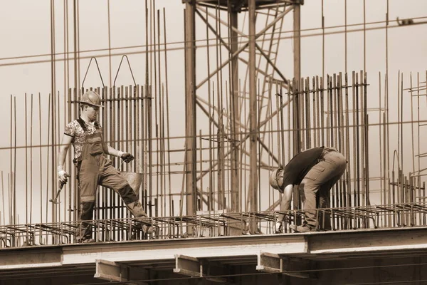 Rusia Barnaul Julio 2021 Los Trabajadores Están Construyendo Complejo Viviendas —  Fotos de Stock