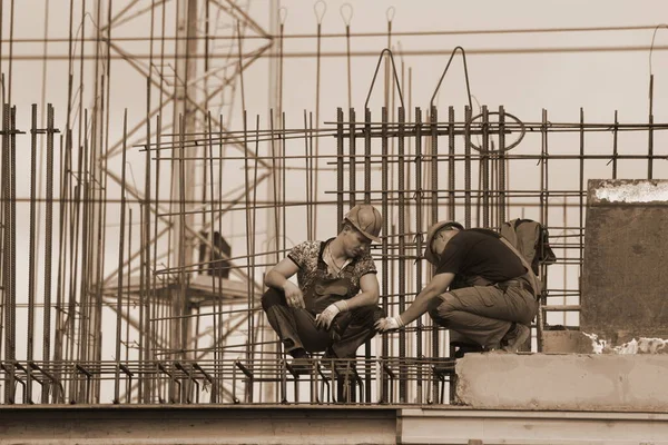 Rusia Barnaul Julio 2021 Los Trabajadores Están Construyendo Complejo Viviendas — Foto de Stock