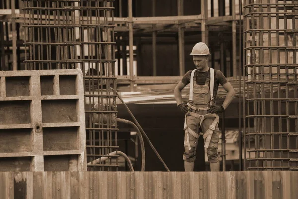 Rusia Barnaul Julio 2021 Los Trabajadores Están Construyendo Complejo Viviendas —  Fotos de Stock