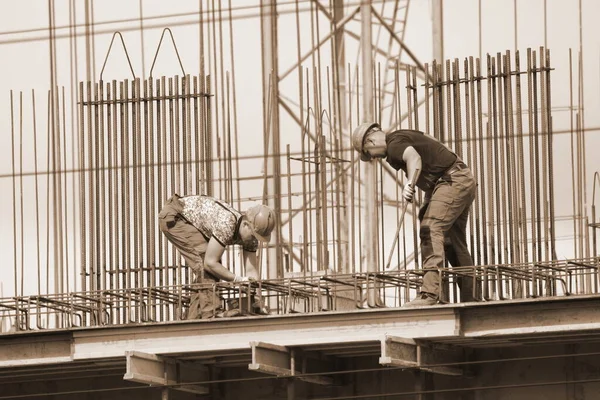 Rusia Barnaul Julio 2021 Los Trabajadores Están Construyendo Complejo Viviendas —  Fotos de Stock