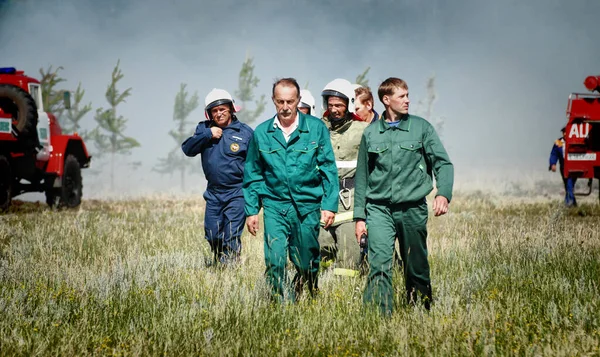 Barnaul Russia August 2021 Firefighters Extinguish Forest Fire Reserve Summer — Stock Photo, Image