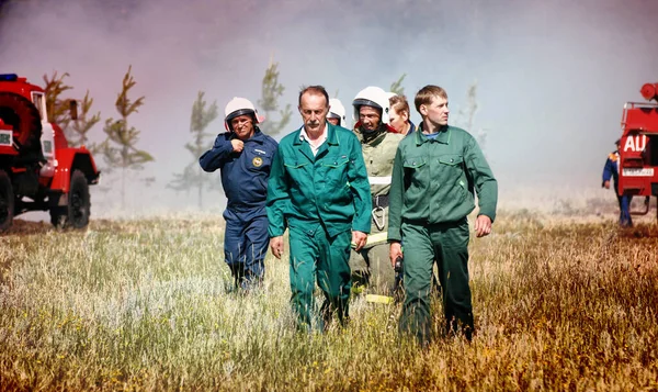 Barnaul Russia August 2021 Firefighters Extinguish Forest Fire Reserve Summer — Stock Photo, Image