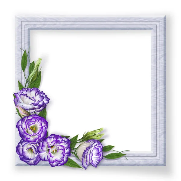 กรอบไม้สีอ่อนและดอกไม้สีม่วง eustoma, ไอริชโรส องค์ประกอบดอกไม้ . — ภาพถ่ายสต็อก
