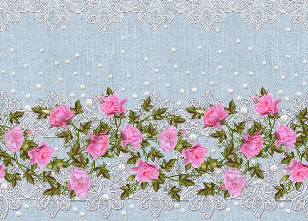 Schema, senza soluzione di continuità. Alla vecchia maniera. Bella tessitura, mosaico. Sfondo vintage. Ghirlanda di fiori di rose rosa e pastello su uno sfondo traforato pizzo. Confine orizzontale . — Foto Stock