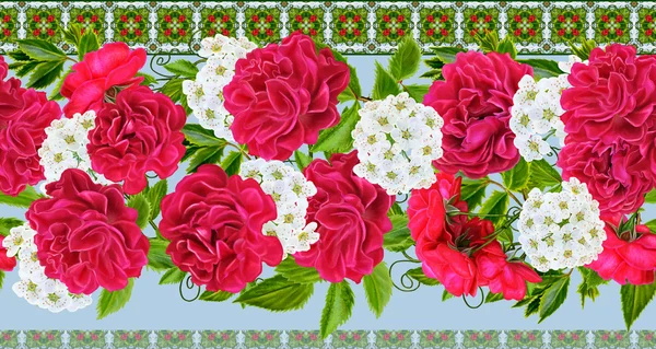 Bordure florale horizontale fleurs rouges roses grimpantes, inflorescence de fleurs blanches, feuilles vertes, motif, sans couture — Photo