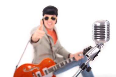 Elvis Presley ve mikrofon