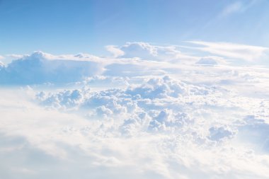 Cennet mavi gökyüzü ve beyaz bulut