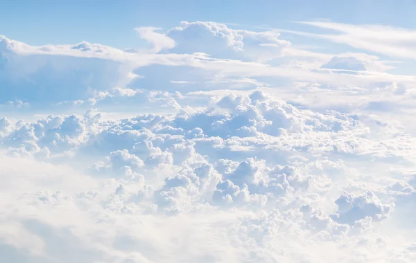 Wolkenlandschaft blauer Himmel und weiße Wolke — Stockfoto