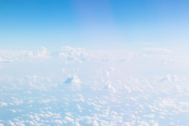 Cennet mavi gökyüzü ve beyaz bulut