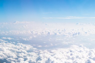 Cennet mavi gökyüzü ve beyaz bulut