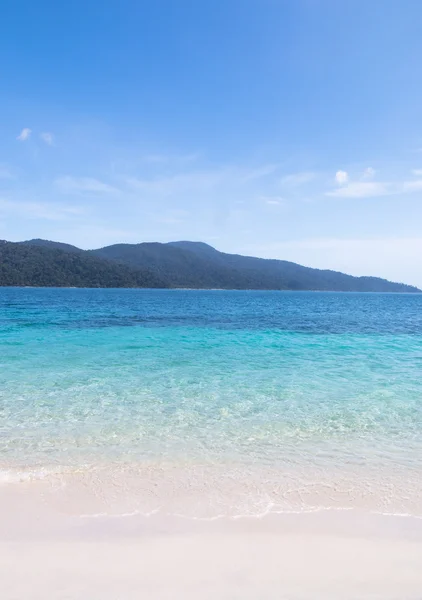 Wunderschöner Strand auf der Insel Koh Rawi, Satun, Thailand — Stockfoto