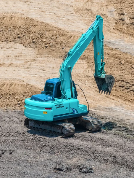 Velké trackhoe pohyblivé rock — Stock fotografie