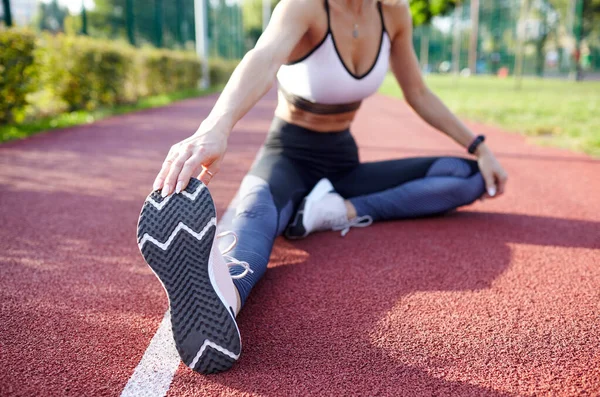 Young Sportswoman Stretching Preparing Run Fitness Sport Woman Fashion Sportswear — Stock Photo, Image