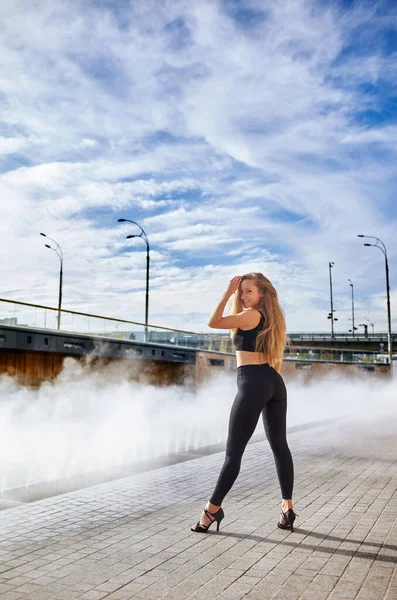 Beautiful Woman Dancer Long Blond Hair Posing City Street Female — Stock Photo, Image