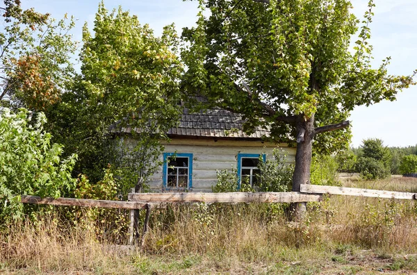 Maison Abandonnée Campagne Ancien Bâtiment Bois Avec Clôture Automne — Photo