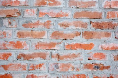 Kırmızı duvar arka planı. Eski, pasaklı tuğla duvar dokusu. Eskimiş alçılı eski bir duvar