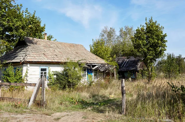 Verlaten Huis Het Platteland Oud Houten Gebouw Met Hek Herfst — Stockfoto