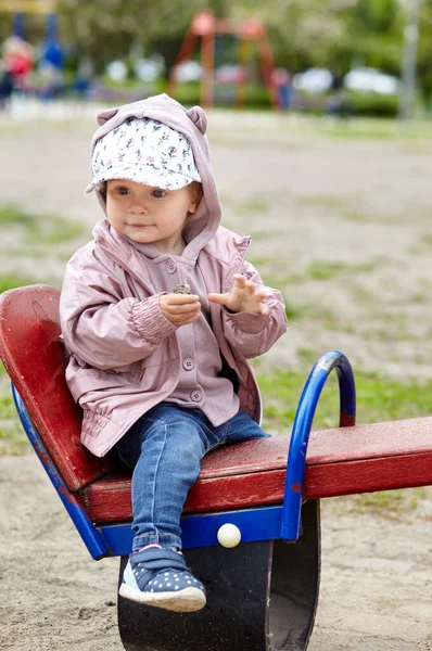 Criança Brincando Playground Livre Atividade Saudável Para Crianças Menina Ter — Fotografia de Stock