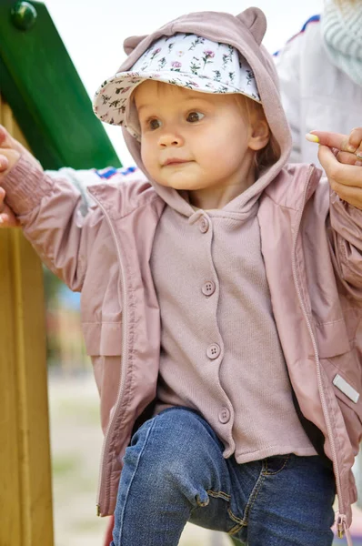 Mãe Filha Parque Infantil Livre Atividade Saudável Para Crianças Menina — Fotografia de Stock
