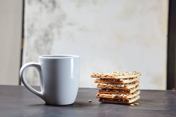 White Cup Coffee Crunchy Crispbread Wooden Background Closeup Tasty Breakfast — Stock Photo, Image