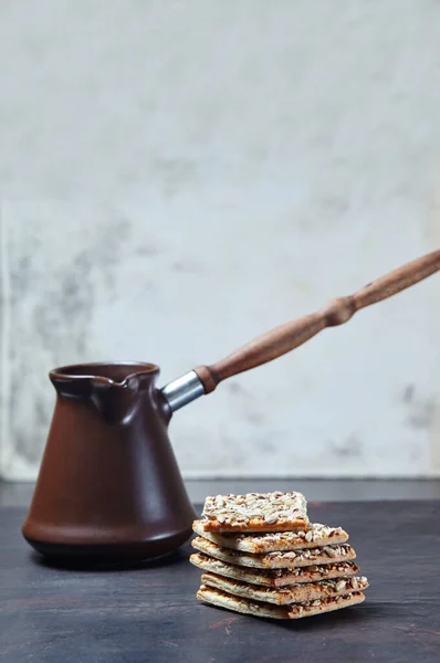 Crunchy Crispbread Coffee Cezve Wooden Background Healthy Snack Cereal Crunchy — Stock Photo, Image