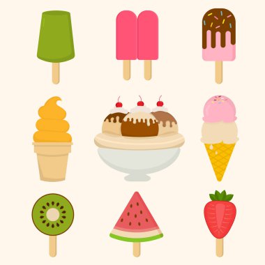 Soğuk abur cubur renkli dondurmalar farklı varyasyonlarda dilimlenmiş meyveler çubuklarda