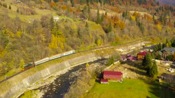 Jesienny Karpacki Las Lotu Ptaka Dron Latający Nad Dzikim Jesiennym — Wideo stockowe