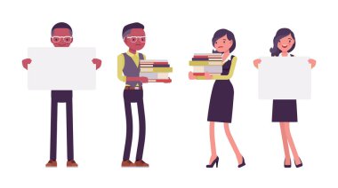 Elinde afiş, kağıt yığını, iş kadını olan siyahi işadamı