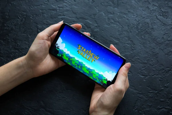 Lviv Ukraine Oktober 2019 Handyspiel Stardew Valley Auf Modernem Smartphone — Stockfoto