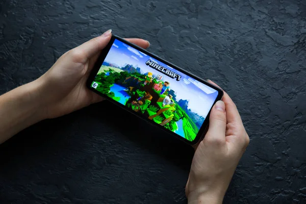 Lviv Ukraine Oktober 2020 Handyspiel Minecraft Auf Modernen Smartphones — Stockfoto