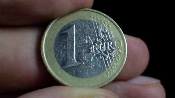 Ein Eurocent Der Menschenhand Leuchtet Nahaufnahme Makromünzen — Stockvideo